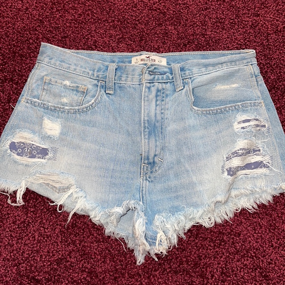 Hollister light wash shorts w patch design pockets